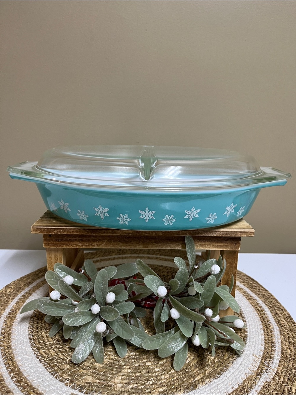 Pyrex VTG 1.5 QT Snowflake Turquoise Print Divided Baking Dish